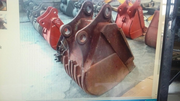 ขายบุ้งกี๋  ขุดประปาและร่องน้ำเล็ก  รถขุดขนาด20ตัน รูสลัก80มิล   ขายราคา 18,000 บาท