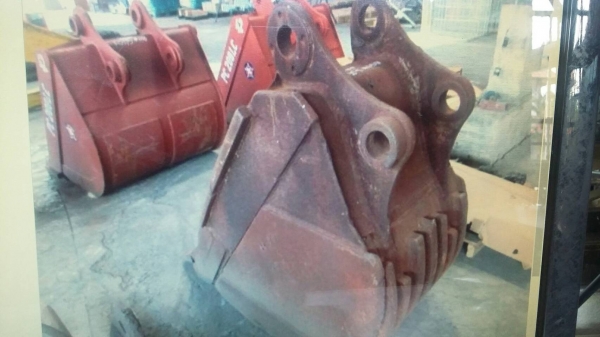 ขายบุ้งกี๋  ขุดประปาและร่องน้ำเล็ก  รถขุดขนาด20ตัน รูสลัก80มิล   ขายราคา 18,000 บาท