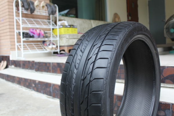 เศษยาง TOYO 205 40 17 ปี 13 1 เส้น เศษยาง TOYO 205 40 17 ปี 13 1 เส้น