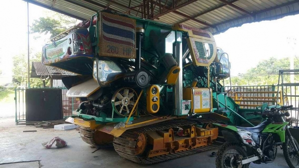 ขายรถเกี่ยวข้าวเกษตรพัฒนา ขายรถเกี่ยวข้าวเกษตรพัฒนา