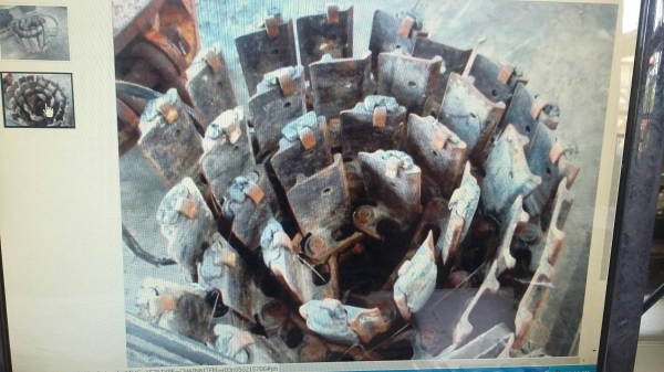 ขายแทรคเหล็ก พร้อมกับก้อนยาง  สำหรับรถขุดเล็ก 20-30 สามารถเดินถนนของพื้นคอนกรีตได้ ขายราคา27,000 บาท