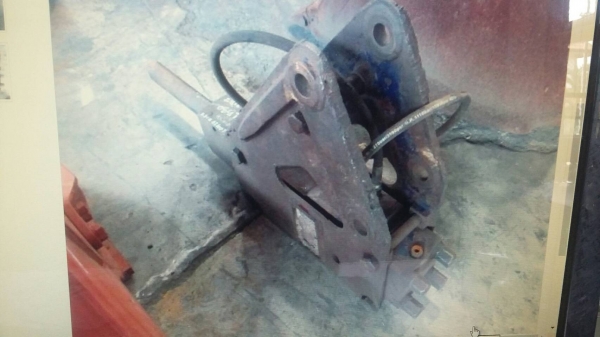 ขายหัวกระแทกสำหรับรถขุด 40-50 ***เก่าจากนอก ยังไม่เคยใช้งานในไทย ขายราคา 60,000 บาท