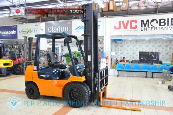 ขายรถโฟล์คลิฟท์มือสอง TOYOTA รุ่น 7FD25-15749 นำเข้าจากประเทศญี่ปุ่น 100\% ไม่เคยใช้งานในไทย