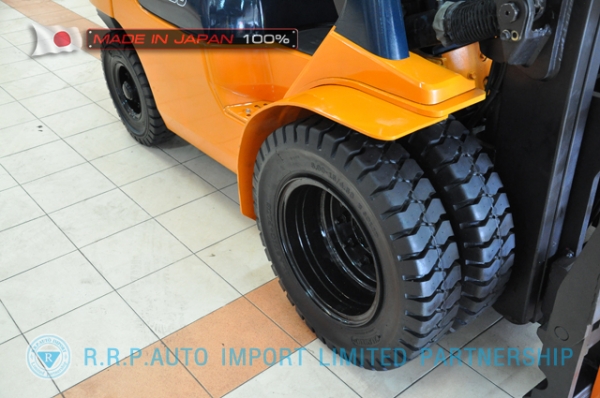 ขายรถโฟล์คลิฟท์มือสอง TOYOTA รุ่น 7FD25-15749 นำเข้าจากประเทศญี่ปุ่น 100\% ไม่เคยใช้งานในไทย