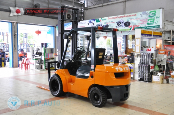 ขายรถโฟล์คลิฟท์มือสอง TOYOTA รุ่น 7FD25-15749 นำเข้าจากประเทศญี่ปุ่น 100\% ไม่เคยใช้งานในไทย