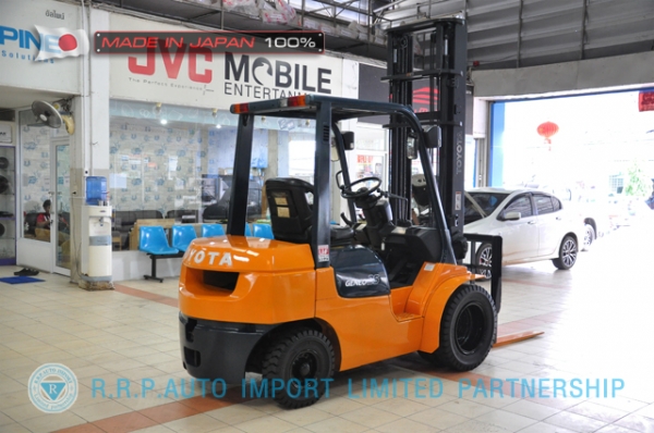 ขายรถโฟล์คลิฟท์มือสอง TOYOTA รุ่น 7FD25-15749 นำเข้าจากประเทศญี่ปุ่น 100\% ไม่เคยใช้งานในไทย