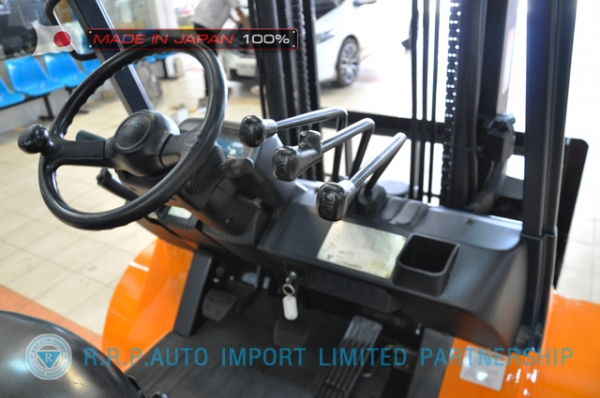 ขายรถโฟล์คลิฟท์มือสอง TOYOTA รุ่น 7FD25-15749 นำเข้าจากประเทศญี่ปุ่น 100\% ไม่เคยใช้งานในไทย