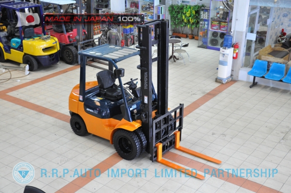 ขายรถโฟล์คลิฟท์มือสอง TOYOTA รุ่น 7FD25-15749 นำเข้าจากประเทศญี่ปุ่น 100\% ไม่เคยใช้งานในไทย