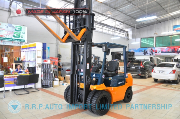 ขายรถโฟล์คลิฟท์มือสอง TOYOTA รุ่น 7FD25-15749 นำเข้าจากประเทศญี่ปุ่น 100\% ไม่เคยใช้งานในไทย