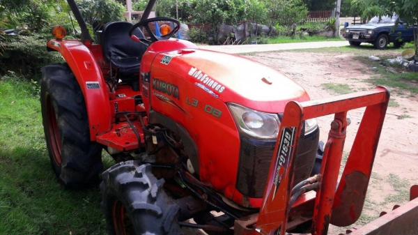 รถไถ 36 แรงปี  53 อุปกร 3 อย่าง   ซ. ม  2000   นิด ฯฯ  ราคาเบาฯฯ  250000   บาท  วันทูคอล 098 668-3479 dtac 094 283-9369 สิทธิ์ คับ