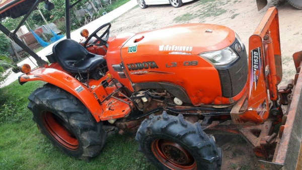 รถไถ 36 แรงปี  53 อุปกร 3 อย่าง   ซ. ม  2000   นิด ฯฯ  ราคาเบาฯฯ  250000   บาท  วันทูคอล 098 668-3479 dtac 094 283-9369 สิทธิ์ คับ