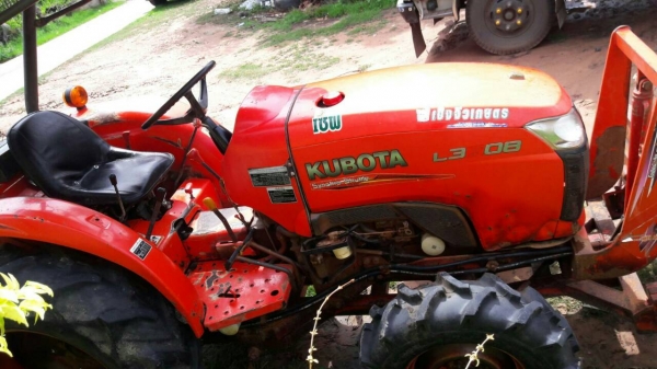 รถไถ 36 แรงปี  53 อุปกร 3 อย่าง   ซ. ม  2000   นิด ฯฯ  ราคาเบาฯฯ  250000   บาท  วันทูคอล 098 668-3479 dtac 094 283-9369 สิทธิ์ คับ