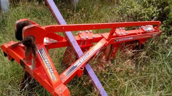 ผาลสี่ตราช้าง224E