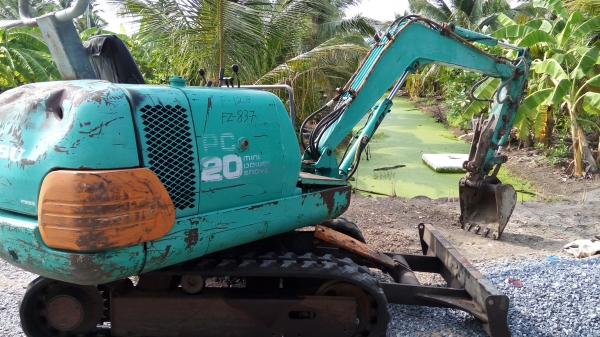 ขาย แบคโฮ รถขุด โคม้สซุ KOMATSU PC20-7เก่านอก ไม่เคยใช้งานในไทย พร้อมลายหัวเจาะ และปากคีบ