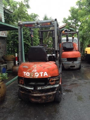 +++ ขายโฟล์คลิฟท์  TOYOTA 6FD15  ขนาด  1.5  ตัน  เครื่องยนต์ดีเซล  เสา  3  เมตร  เกียร์ออโตเมติค  งา 1,070  มม.  ยางตันครับ