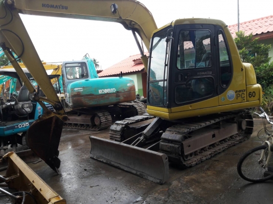ขายKOMATSU PC60-7  เก่าญี่ปุ่น  มาใหม่  สภาพสวย  มีลายแย๊ก  มีผานหน้า  แทร็คเหล็กหุ้มยาง  5,XXX  ชั่วโมง  ลองระบบกันได้ทุกวัน  โทร  089-3818694  ดวงนภา