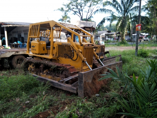 ขายรถแทรคเตอร์ KOMATSU D30P-15 ราคา 180000
