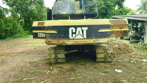 ขายCat320B สภาพสวยพร้อมใช้ สนใจติดต่ออ๊อฟพิจิตร086-737-9991