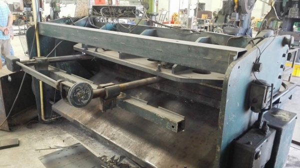 ** SOLD ** ตะไกรซอยเดินเฟืองญี่ปุ่น AMADA P-24 หน้ากว้าง 2000 mm ตัดหนา Max 4 mm 380V พร้อมใช้