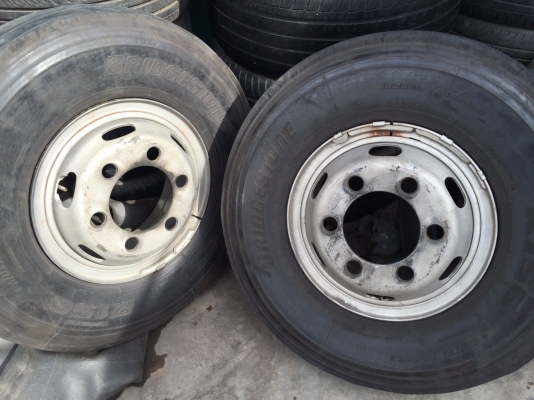 ขายยาง 8.25R 16 พร้อมกะทะ 6 รู 2 เส้น