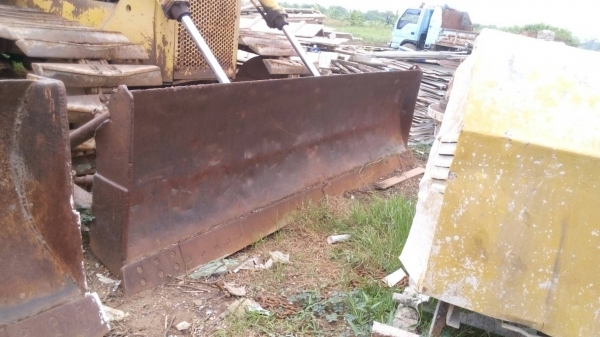 ขายรถแทรกเตอร์ CAT-D-5-D ตีนเป็ด ช่วงล่างเบอร์โก้ ตามสภาพ ขายไม่แพงครับ