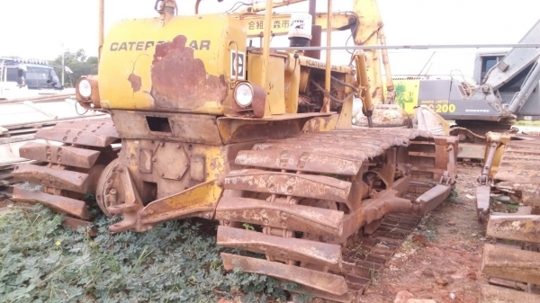 ขายรถแทรกเตอร์ CAT-D-5-D ตีนเป็ด ช่วงล่างเบอร์โก้ ตามสภาพ ขายไม่แพงครับ