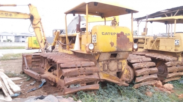ขายรถแทรกเตอร์ CAT-D-5-D ตีนเป็ด ช่วงล่างเบอร์โก้ ตามสภาพ ขายไม่แพงครับ
