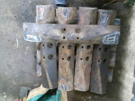 ขายแผ่นแทรก รถแทรกเตอร์ CAT-D-4 ตีนเป็ด สภาพตามรูป ขายไม่แพงครับ ส