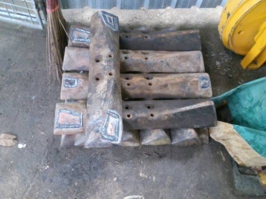 ขายแผ่นแทรก รถแทรกเตอร์ CAT-D-4 ตีนเป็ด สภาพตามรูป ขายไม่แพงครับ ส