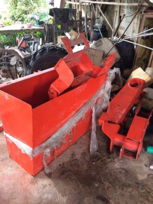 ขายตักใส่รถแทรคเตอร์La588 สภาพเหมือนใหม่ พร้อมติดตั้งให้ฟรี