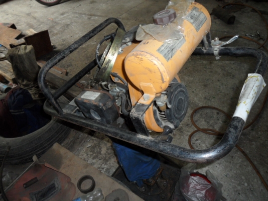 เครื่องตบดิน แบบจิ้งโจ้ กระโดดแรงๆ เราก็มีนาครับ เครื่องตบดิน แบบจิ้งโจ้ กระโดดแรงๆ เราก็มีนาครับ