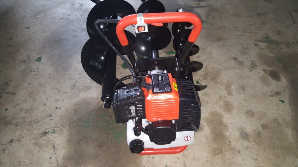 เครื่องเจาะดิน มีตัวเจาะให้ 3 ขนาด ขนาด 150mm 200 mm 300 mm เครื่องเจาะดิน มีตัวเจาะให้ 3 ขนาด ขนาด 150mm 200 mm 300 mm