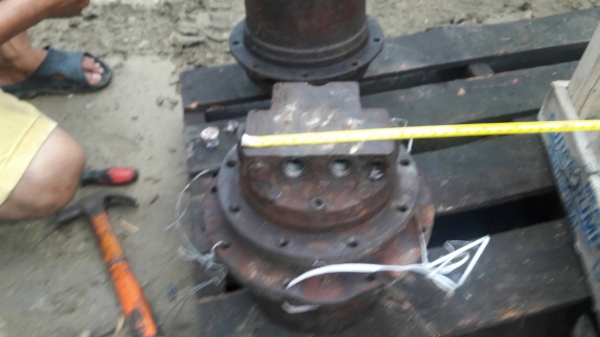 ขายมอเตอร์ตัวเดินรถขุด IHI ,KUBOTA,MITSUBISHI  ได้ครึ่งท่อน ด้านบล็อกนิ้ว นำไปใช้เป็นอะไหล่ได้ ขาย9,000 บาท  ติดต่อ 089-2619445