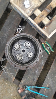 ขายมอเตอร์ตัวเดินรถขุด IHI ,KUBOTA,MITSUBISHI  ได้ครึ่งท่อน ด้านบล็อกนิ้ว นำไปใช้เป็นอะไหล่ได้ ขาย9,000 บาท  ติดต่อ 089-2619445