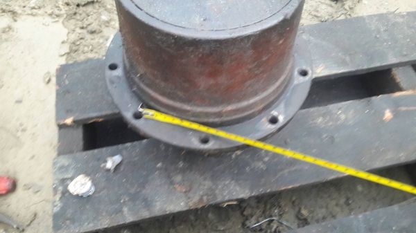 ขายมอเตอร์ตัวเดินรถขุด IHI ,KUBOTA,MITSUBISHI  ได้ครึ่งท่อน ด้านบล็อกนิ้ว นำไปใช้เป็นอะไหล่ได้ ขาย9,000 บาท  ติดต่อ 089-2619445