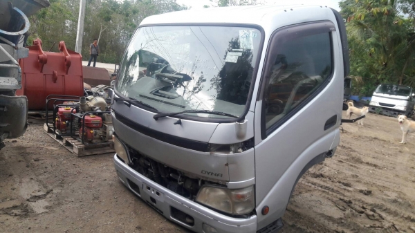 ขายหัวเก๋ง 6 ล้อกลาง  TOYOTA  DYNA  พร้อมคัชซี เก่านอก ขาย57,000 บาท  ติดต่อ 089-2619445