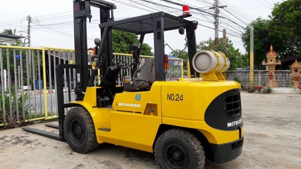 ขายรถฟอร์คลิฟต์มิตซู FG 45 ติดแก๊สยกได้ 4 ตัน สูง 4 ม. นำเข้าจากนอกแท้มีเอกสารอินวอยไฟฟ้าครบไม่เคยใช้งานในไทยสภาพเต็มทุกอย่างพร้อมใช้งานร้านละอองดาวแทรคเตอร์นครชัยศรี