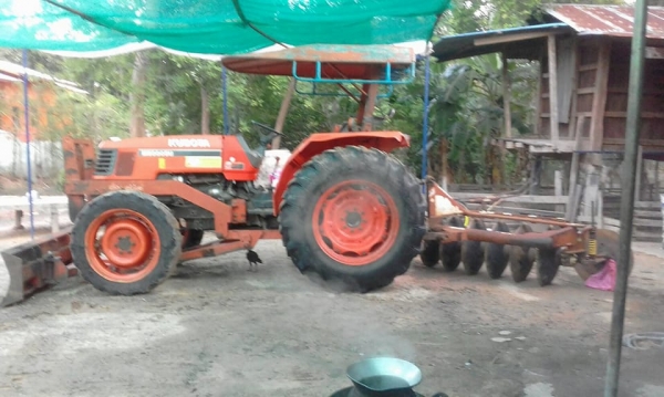 ขายรถไถ M5000 รถสวยสภาพดีมาก อุปกรณ์ครบ ดันหน้า ผานหลัง โรตารี่ เอกสารพร้อมโอน ราคา310,000 สนใจโทร 090-8588220คุณนะ 093-3258446คุณบิว เว็บไซต์ส่วนตัว www.narong2truck.com www.truck.in.th/498 ID: narong498 ID: 09332584461 เพจ Facebook ณรงค์ ซื้อขายรถมือสอง