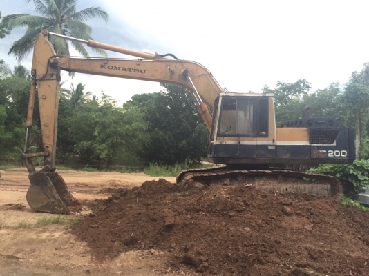 ขายแบคโฮ KOMATSU PC200-3 สภาพดีพร้อมใช้งาน สนใจโทร 081-970-1072