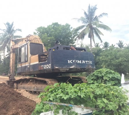ขายแบคโฮ KOMATSU PC200-3 สภาพดีพร้อมใช้งาน สนใจโทร 081-970-1072 ขายแบคโฮ KOMATSU PC200-3 สภาพดีพร้อมใช้งาน สนใจโทร 081-970-1072