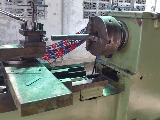 เครื่องกลึง 6 ฟุต 2 เพลา อุปกรณ์พร้อมใช้งาน ด่วนๆๆๆ 65,000