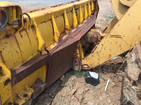 ขายรถตักตีนตะขาบ CAT 953 เอกสารเล่มทะเบียน ปี.58 ระบบการใช้งานได้สมบูรณ์ ผานดันได้ ปุ้งกี้ปิดเปิดได้ ช่วงล้างเต็ม เครื่อง ปั้มดี รถสวย ราคา.550000 สนใจโทร ต่อ.บางนา และ ไอดีลาย รถอยู่โคราช