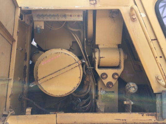 ขายรถตักตีนตะขาบ CAT 953 เอกสารเล่มทะเบียน ปี.58 ระบบการใช้งานได้สมบูรณ์ ผานดันได้ ปุ้งกี้ปิดเปิดได้ ช่วงล้างเต็ม เครื่อง ปั้มดี รถสวย ราคา.550000 สนใจโทร ต่อ.บางนา และ ไอดีลาย รถอยู่โคราช