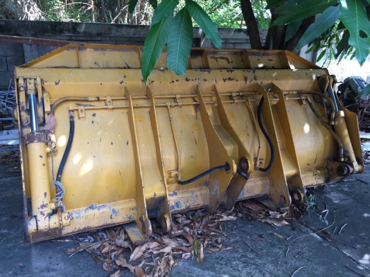 ขายรถตักตีนตะขาบ CAT 953 เอกสารเล่มทะเบียน ปี.58 ระบบการใช้งานได้สมบูรณ์ ผานดันได้ ปุ้งกี้ปิดเปิดได้ ช่วงล้างเต็ม เครื่อง ปั้มดี รถสวย ราคา.550000 สนใจโทร ต่อ.บางนา และ ไอดีลาย รถอยู่โคราช