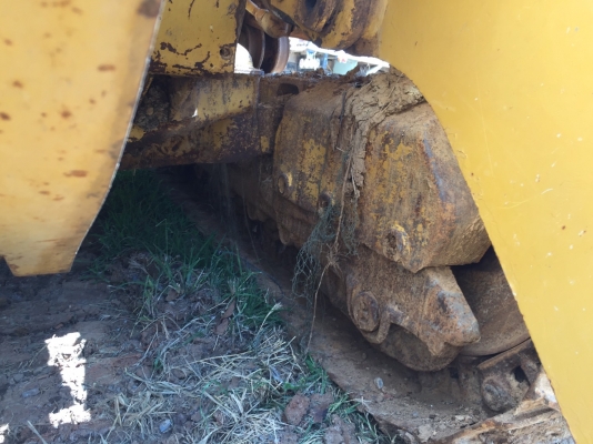 ขายรถตักตีนตะขาบ CAT 953 เอกสารเล่มทะเบียน ปี.58 ระบบการใช้งานได้สมบูรณ์ ผานดันได้ ปุ้งกี้ปิดเปิดได้ ช่วงล้างเต็ม เครื่อง ปั้มดี รถสวย ราคา.550000 สนใจโทร ต่อ.บางนา และ ไอดีลาย รถอยู่โคราช