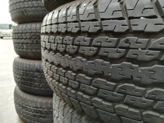ยางน้องๆป้ายแดง Bridgestone 255 65 17 ปี16 มีให้เลือก10ชุด ดอกเต็ม ไม่มีปะ เนื้อนิ่ม ใช้กันยาว ราคาไม่แพง