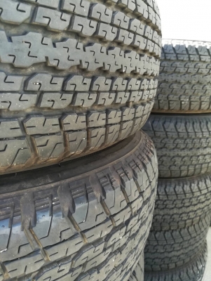 ยางน้องๆป้ายแดง Bridgestone 255 65 17 ปี16 มีให้เลือก10ชุด ดอกเต็ม ไม่มีปะ เนื้อนิ่ม ใช้กันยาว ราคาไม่แพง