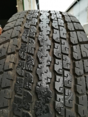 ยางน้องๆป้ายแดง Bridgestone 255 65 17 ปี16 มีให้เลือก10ชุด ดอกเต็ม ไม่มีปะ เนื้อนิ่ม ใช้กันยาว ราคาไม่แพง