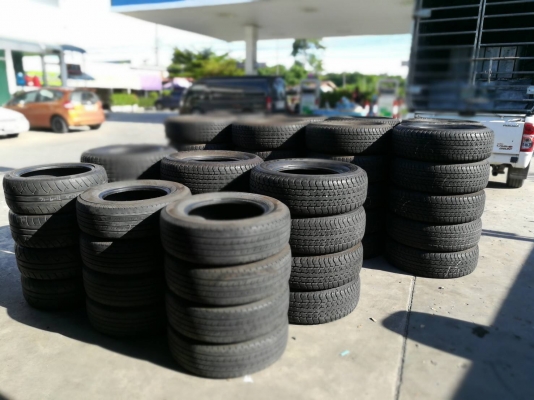 ยางน้องๆป้ายแดง Bridgestone 255 65 17 ปี16 มีให้เลือก10ชุด ดอกเต็ม ไม่มีปะ เนื้อนิ่ม ใช้กันยาว ราคาไม่แพง