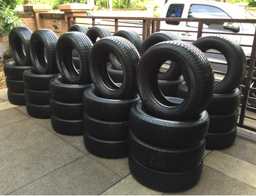 ยางน้องๆป้ายแดง Bridgestone 255 65 17 ปี16 มีให้เลือก10ชุด ดอกเต็ม ไม่มีปะ เนื้อนิ่ม ใช้กันยาว ราคาไม่แพง